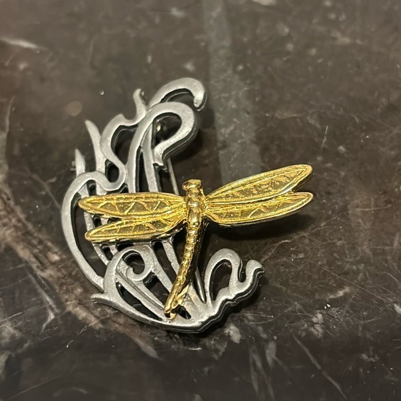 Pewter & Gold-tone Vintage Dragonfly Pin Brooch - Picture 4 of 6